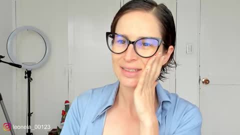 Leonela online show from 12.17.25