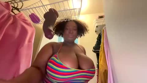 Snapshot of cum4maxsgirl chatting on 07.29.26 cutiecamgirl 3 online show from 07.29.26