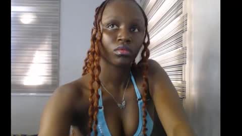 Snapshot of cum_ebony_xsecret chatting on 11.17.25 sophie online show from 11.17.25