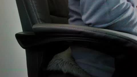 Snapshot of cum_gun_19 chatting on 10.29.25 cum gun online show from 10.29.25