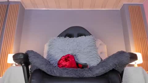 Cumming Loving online show from 09.13.25