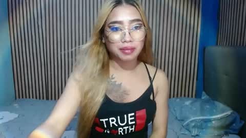 Snapshot of cummloverxx chatting on 03.04.25 cummloverxx online show from 03.04.25