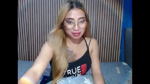 Snapshot of cummloverxx chatting on 03.04.25 cummloverxx online show from 03.04.25