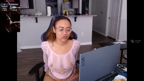 Snapshot of cumplzqueen chatting on 07.18.26 Nia Reese online show from 07.18.26