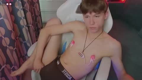 Snapshot of cumte_boy chatting on 07.12.26 cumte_boy online show from 07.12.26