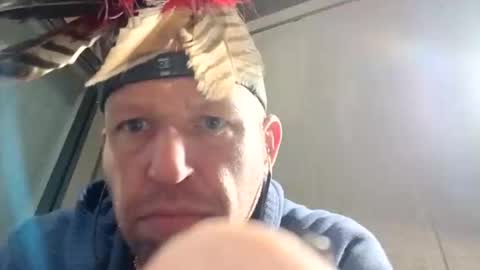 Snapshot of curious_slut_601 chatting on 12.01.25 Feathers online show from 12.01.25