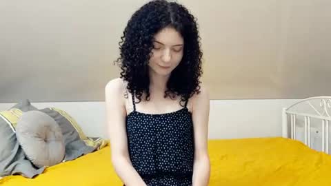 Snapshot of curlixiee chatting on 07.04.26 Kira online show from 07.04.26