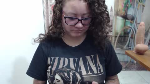 Snapshot of curly_greeneyed chatting on 11.22.25 Vannesa online show from 11.22.25