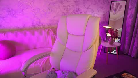 Snapshot of curlycandyxx chatting on 10.09.25 curlycandyxx online show from 10.09.25