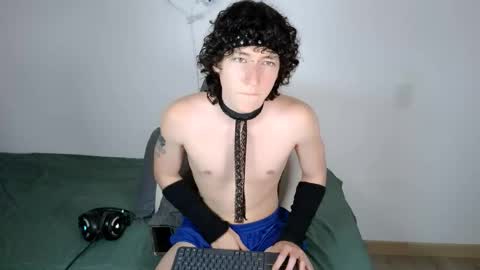 Snapshot of curlyytwink chatting on 03.01.26 Noah online show from 03.01.26