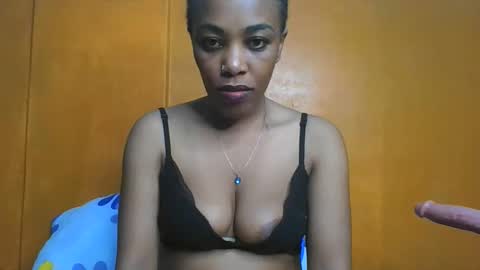 curvylyin online show from 11.03.25