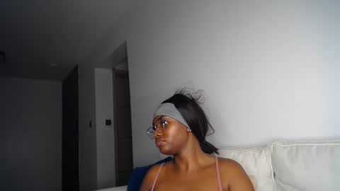 Liya online show from 04.30.26
