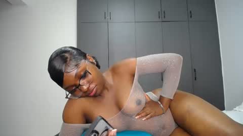 Snapshot of cute_ass18 chatting on 06.12.26 Liya online show from 06.12.26