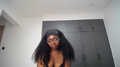 Snapshot of cute_ass18 chatting on 06.17.26 Liya online show from 06.17.26