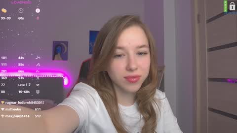 Snapshot of cute_beauty chatting on 01.01.25 Amanda online show from 01.01.25