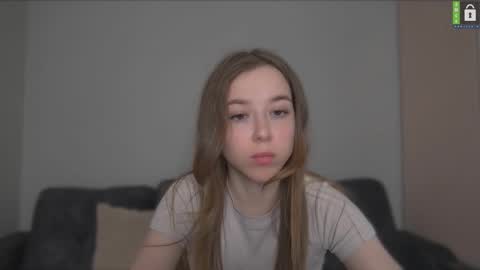 Snapshot of cute_beauty chatting on 03.05.25 Amanda online show from 03.05.25