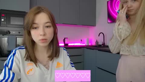 Snapshot of cute_beauty chatting on 10.20.25 Amanda online show from 10.20.25