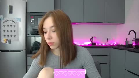 Snapshot of cute_beauty chatting on 11.11.25 Amanda online show from 11.11.25