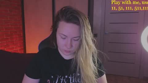 Everyday stream in the same time online show from 01.12.25