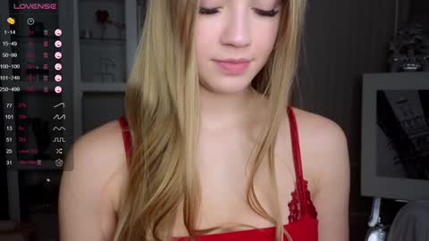 Snapshot of cute_fox_girl chatting on 12.29.24 Anne online show from 12.29.24