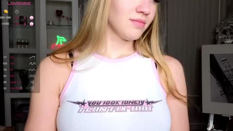 Snapshot of cute_fox_girl chatting on 01.26.25 Anne online show from 01.26.25