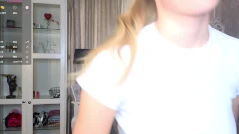 Snapshot of cute_fox_girl chatting on 09.27.25 Anne online show from 09.27.25