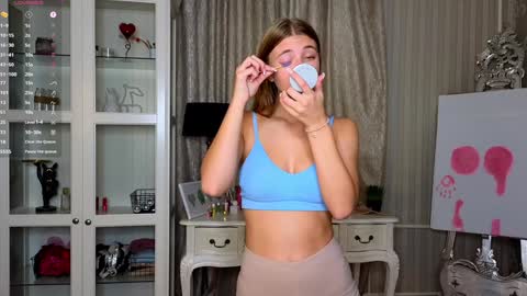 Snapshot of cute_fox_girl chatting on 10.07.25 Anne online show from 10.07.25