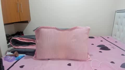 Snapshot of cute_gee43 chatting on 09.09.25 cute_gee43 online show from 09.09.25