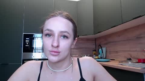 Snapshot of cute_girl_mia__ chatting on 05.03.26 cute_girl_mia__ online show from 05.03.26