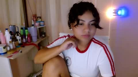 cute_hippo8 online show from 02.22.25