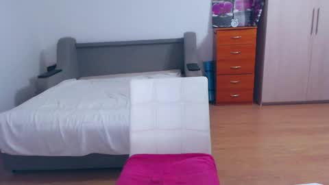 cute_jes online show from 01.27.25