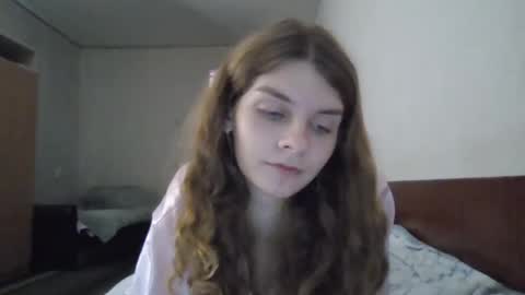 Snapshot of cute_kitte chatting on 12.21.24 cute_kitte online show from 12.21.24