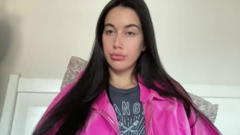 Snapshot of cute_kriss94 chatting on 11.01.25 cute_kriss94 online show from 11.01.25