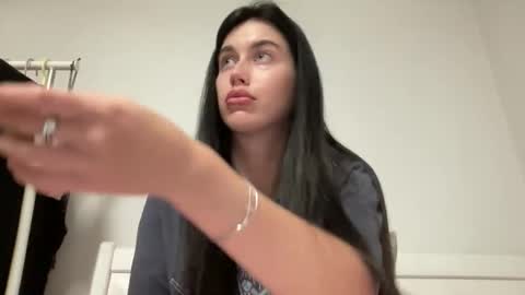 Snapshot of cute_kriss94 chatting on 11.02.25 cute_kriss94 online show from 11.02.25