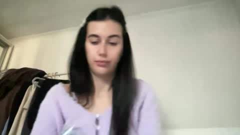 Snapshot of cute_kriss94 chatting on 11.07.25 cute_kriss94 online show from 11.07.25