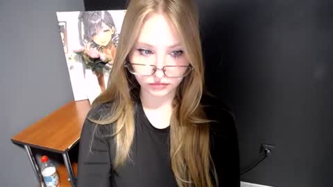 Snapshot of cute_minx chatting on 07.06.26 Veronica online show from 07.06.26