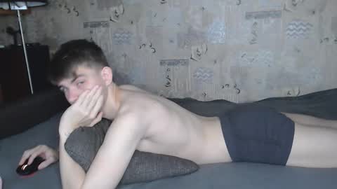 Snapshot of cute_oliver chatting on 11.06.25 Oliver online show from 11.06.25