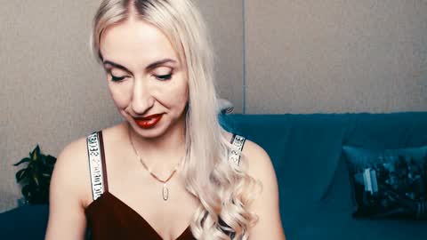 cute_smile_shy online show from 01.18.25