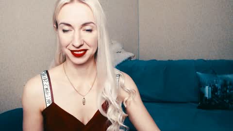 cute_smile_shy online show from 01.18.25