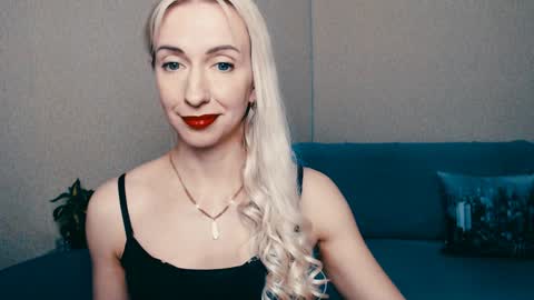 cute_smile_shy online show from 01.21.25