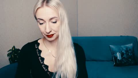 cute_smile_shy online show from 01.23.25