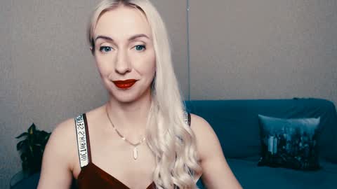 cute_smile_shy online show from 01.24.25