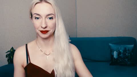 cute_smile_shy online show from 01.28.25