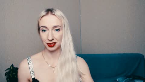 cute_smile_shy online show from 01.30.25