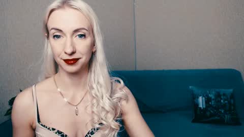 cute_smile_shy online show from 02.13.25