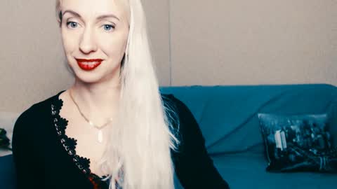 cute_smile_shy online show from 02.25.25