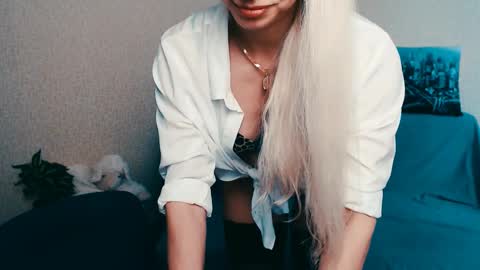 cute_smile_shy online show from 03.11.25