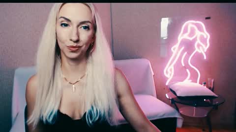 cute_smile_shy online show from 09.11.25