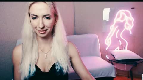 cute_smile_shy online show from 09.19.25