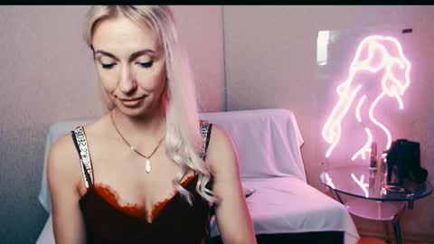 cute_smile_shy online show from 09.28.25